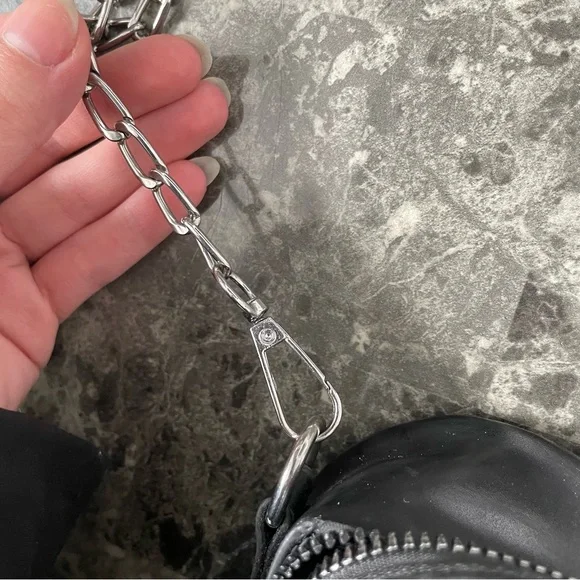 (Fake) Razor Blade Leather Chain Heart Bag - Picture 11 of 16